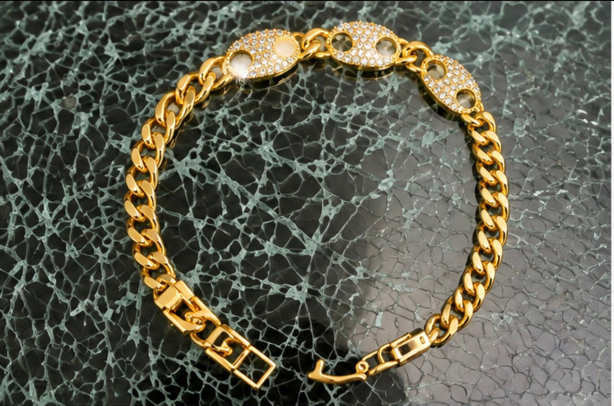 Maison Alti’s Golden Luxe Crystal Oval Link Bracelet — product image 4