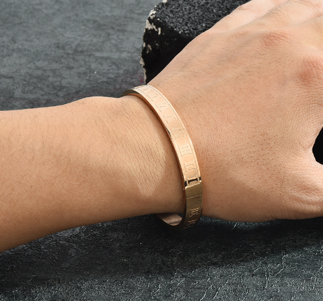 💎 Classic Roman Numeral Cuff Bracelet