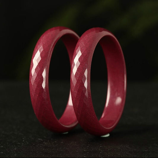 💎 Classic Heart Bangle Bracelet