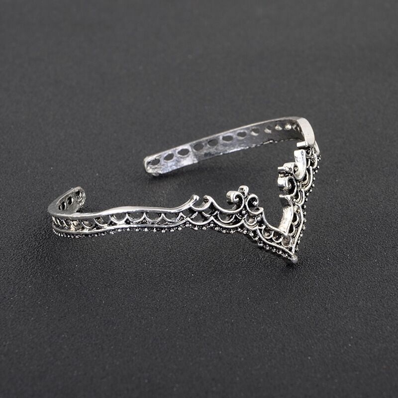 💎 Vintage Floral Openwork Bangle