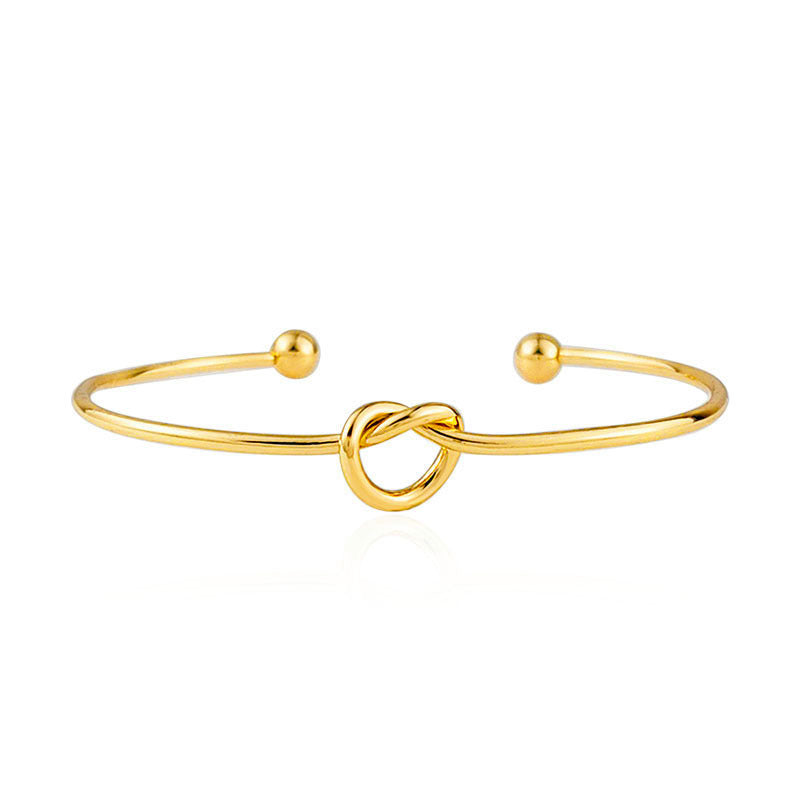 💎 Minimalist Gold Heart Bangle