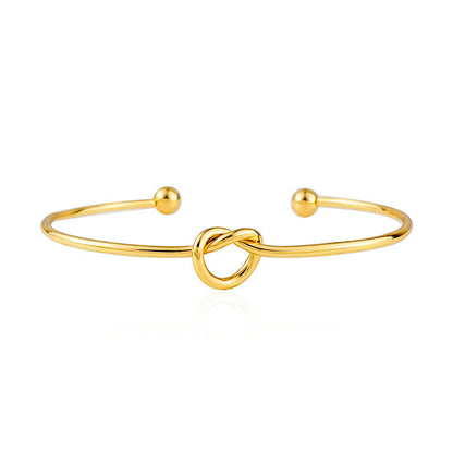 💎 Minimalist Gold Heart Bangle