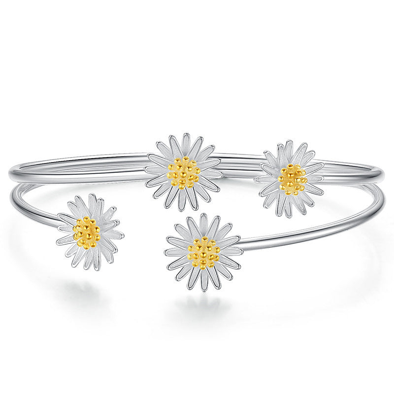 💎 Delicate Silver Daisy Bangle