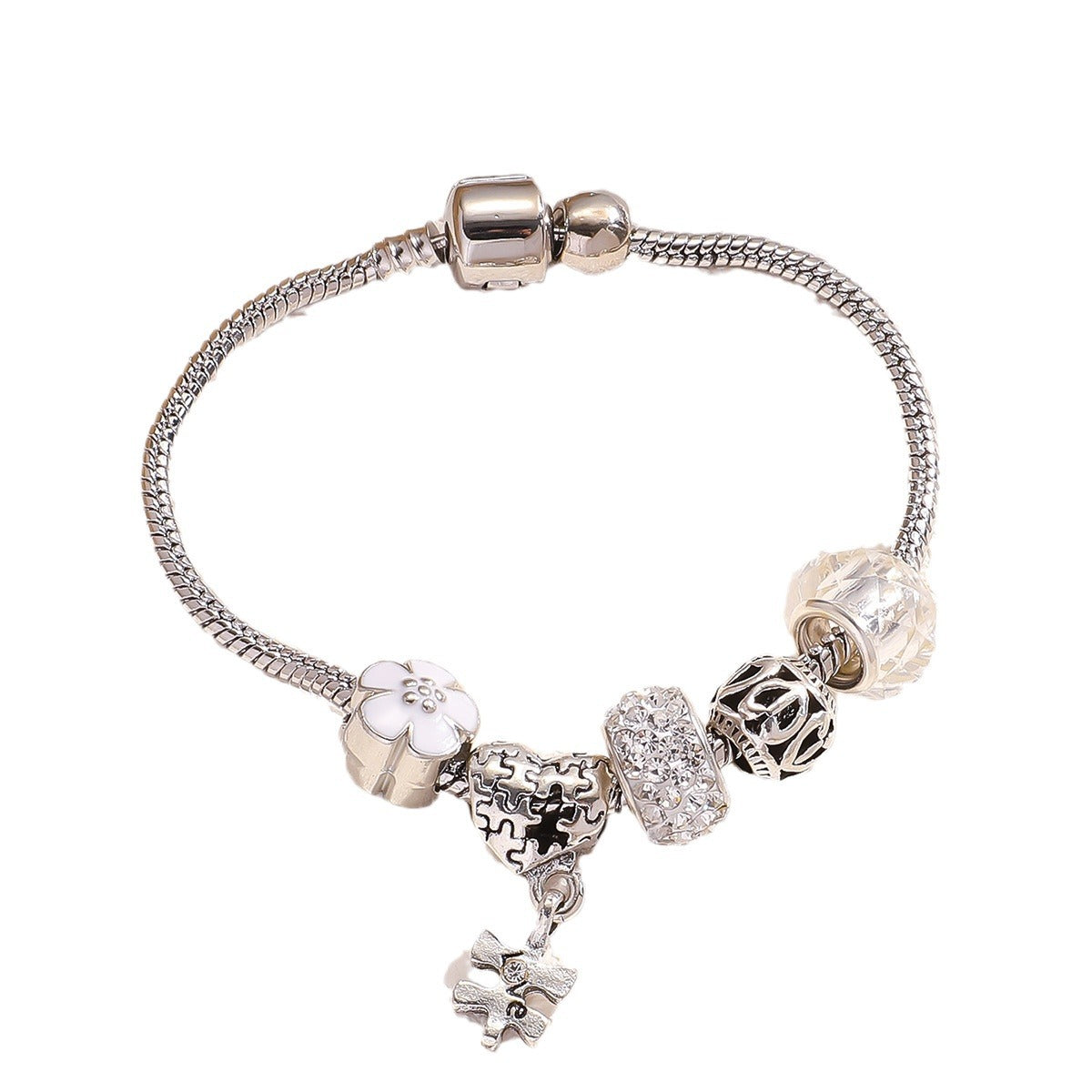 💎 Elegant Heart Charm Bracelet