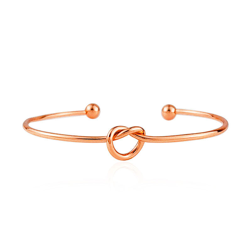 💎 Minimalist Gold Heart Bangle