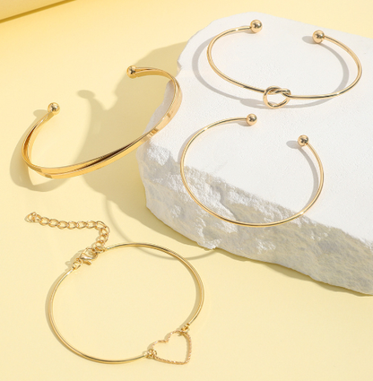 💎 Vintage Gold Crystal Heart Bangle