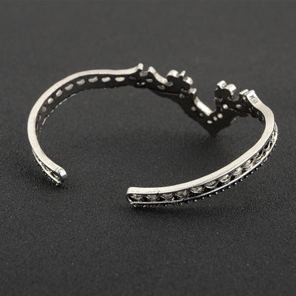 💎 Vintage Floral Openwork Bangle