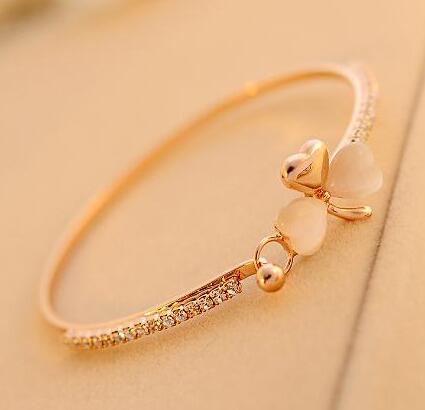 💎 Elegant Cat's Eye Clover Bracelet