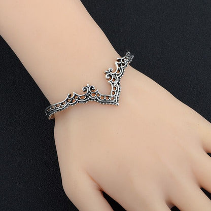 💎 Vintage Floral Openwork Bangle