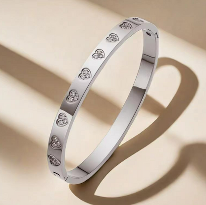 💎 Titanium Heart Bangle Bracelet