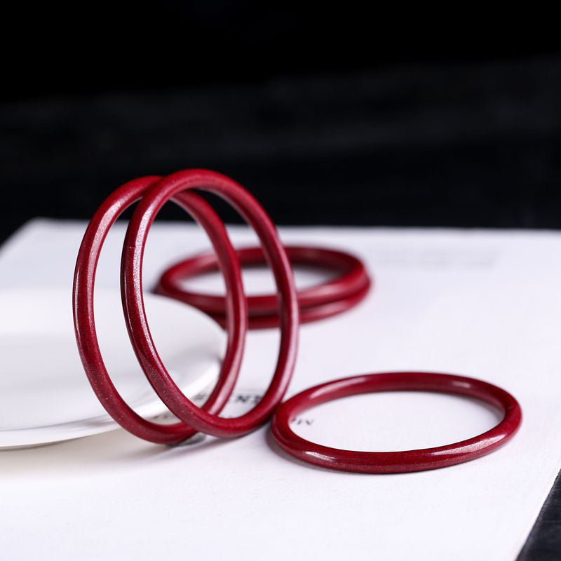 💎 Classic Heart Bangle Bracelet