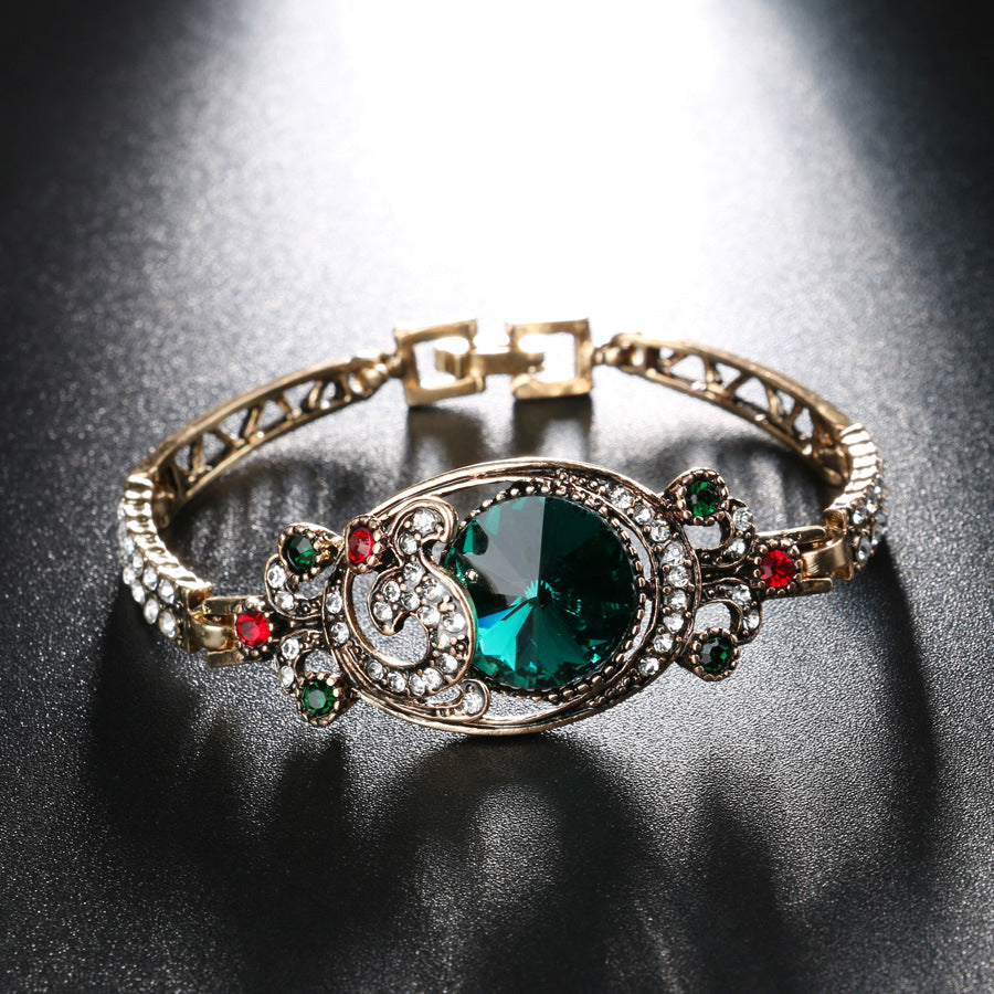 💎 Vintage Crystal Gem Bracelet