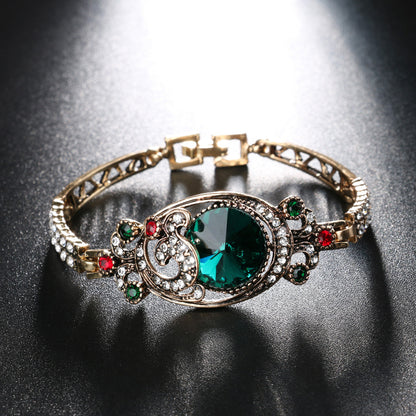 💎 Vintage Crystal Gem Bracelet
