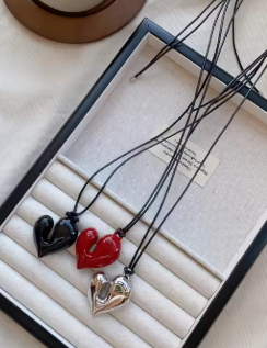 💎 Modern Heart Pendant Necklace