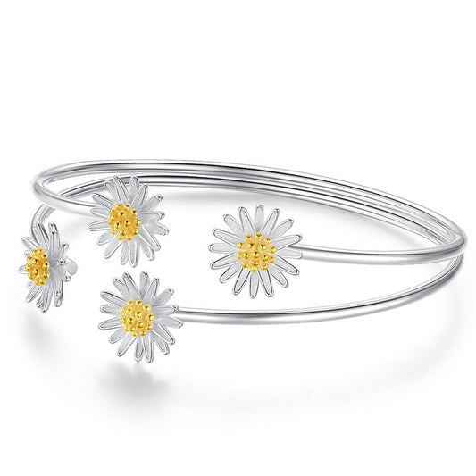 💎 Delicate Silver Daisy Bangle