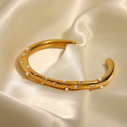 💎 Elegant Gold Open Bangle