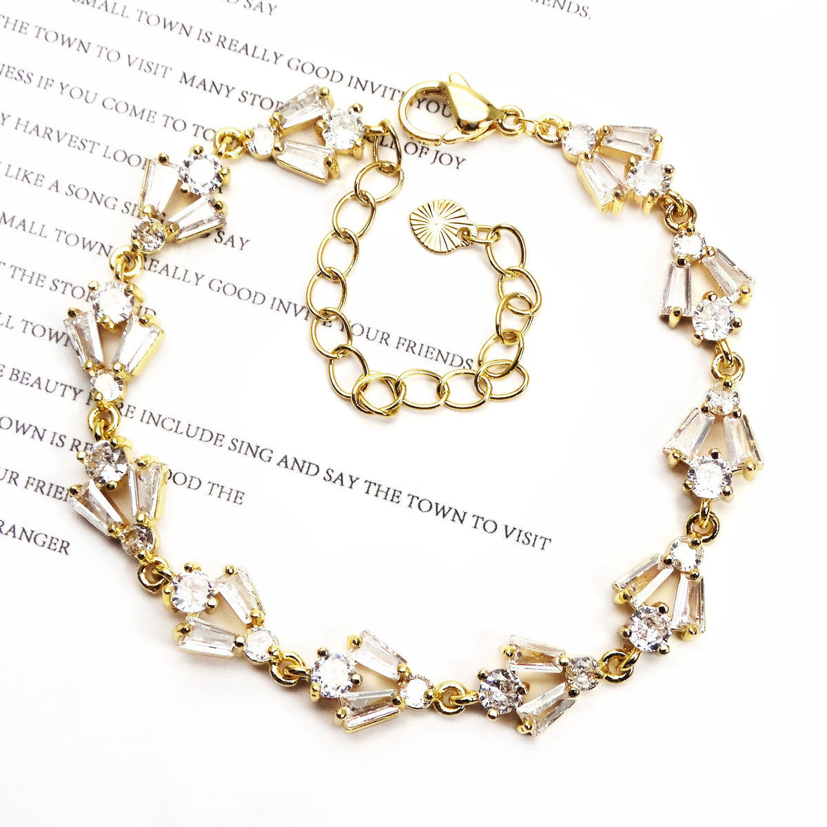 💎 Sparkling Zirconia Floral Bracelet