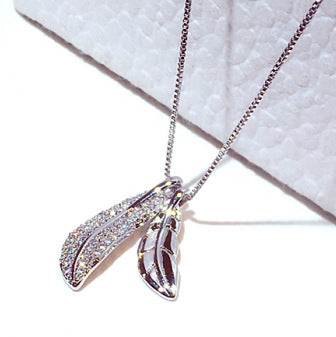 💎 Maison Alti’s Golden Leaf Crystal Pendant Necklace