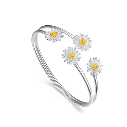 💎 Delicate Silver Daisy Bangle