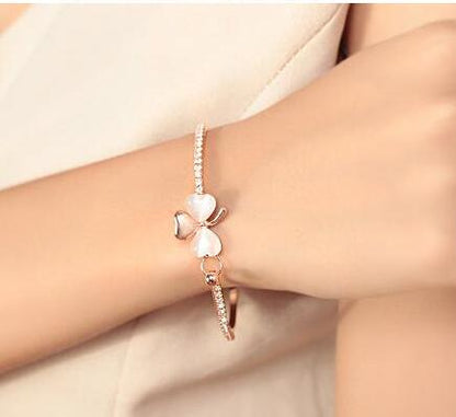 💎 Elegant Cat's Eye Clover Bracelet