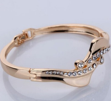 💎 Elegant S-Shaped Crystal Bracelet