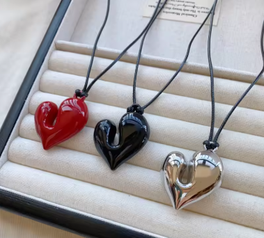 💎 Modern Heart Pendant Necklace