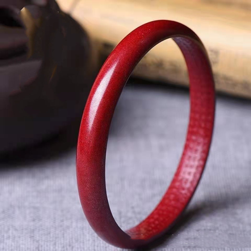 💎 Classic Heart Bangle Bracelet