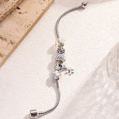 💎 Elegant Heart Charm Bracelet