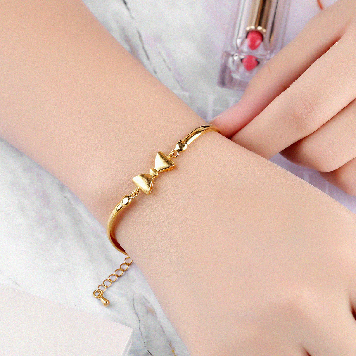 💎 Dainty Gold Bow Bangle
