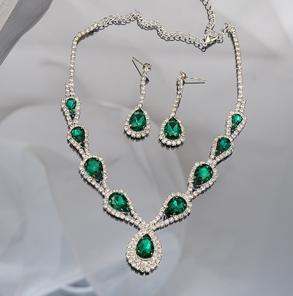💎 Elegant Teardrop Crystal Necklace & Earring Set