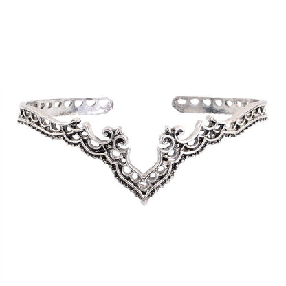 💎 Vintage Floral Openwork Bangle