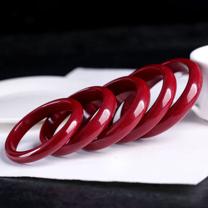 💎 Classic Heart Bangle Bracelet