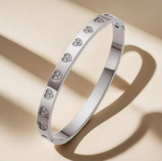 💎 Titanium Heart Bangle Bracelet