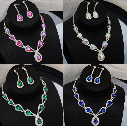 💎 Elegant Teardrop Crystal Necklace & Earring Set