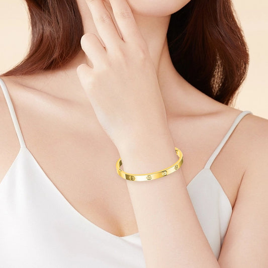 💎 Gold or Silver Cross Nail Bangle