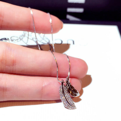 💎 Maison Alti’s Golden Leaf Crystal Pendant Necklace